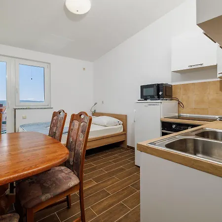 Malerisches Studio-apartment Mit Meerblick, Privatparkplatz, Klima Lejlighed