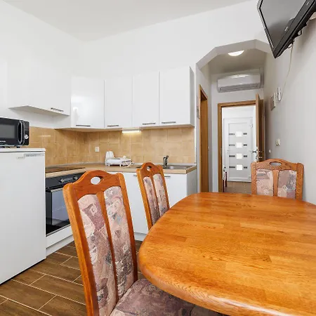 Malerisches Studio-apartment Mit Meerblick, Privatparkplatz, Klima 茨里克韦尼察